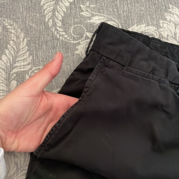 Uniqlo Men’s Black Bermuda Shorts (Waist 30-33) - Picture 2 of 7
